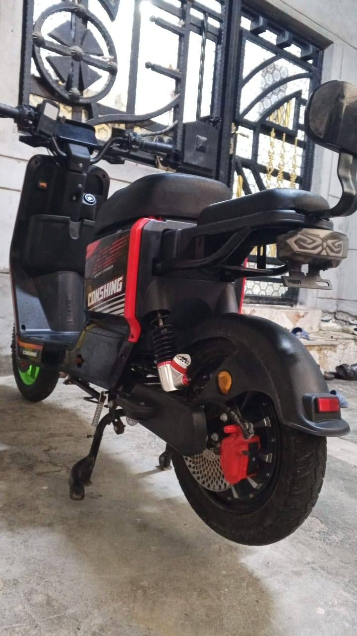 دراجة شحن نضيفة و حلوة تجي 6 بطاريات بهدهي بنضافته صارلي 3 اشهر من أخذته و النضافة كدام عينك السعر 600 و بيه مجال ***********
