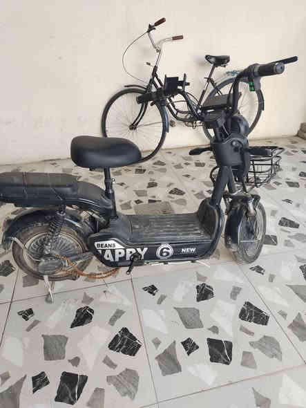 السلام عليكم دراجه شحن لبيع نوع happl حجم 14نضيف وجديد بس الهورن مايشتغل وعندي يمكن بطاريه وحده واكفه السرعه 99 السعر 225
المكان كركوك حي العسكري 
رقم الهاتف ***********
