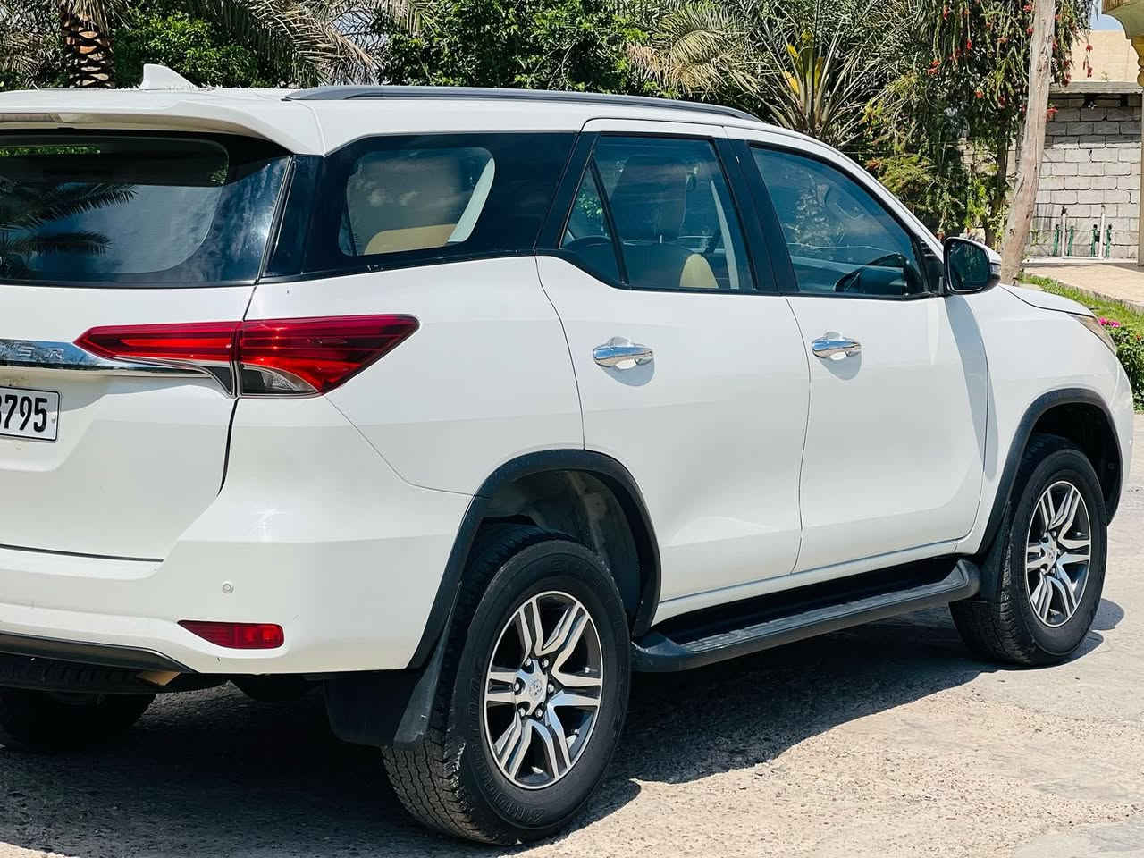 السلام عليكم
تيوتا فورچنر ٤ سلندر موديل 2020
دفع رباعي ٧ راكب كلش نضيفة 
مابيها ولا شخط ولا صبغ مكفولة 
تحويل مباشر /السعر  ٢٤٠$
المكان صلاح الدين بيها مجال بسيط 
***********
