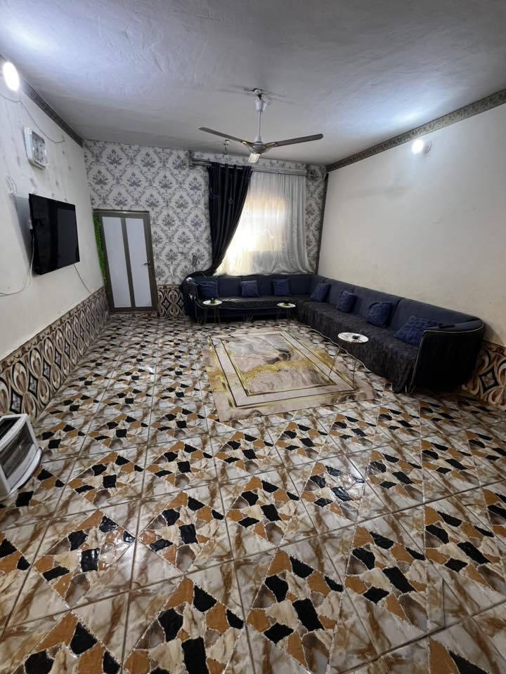 ياالله اللهم صل على محمد وال محمد
مساحه البيت 300
مساحه القطعه 700
بناء بلوك كهربائي
عكاده
يحتوي على استقبال +صاله+مطبخ +غرف عدد 2 + صحيات داخليه وخارجيه
مدرسه تبعد 300 متر 
ماء كهرباء ومولده سحب كله جاهز مجهز
السعر المطلوب 65 مليون قابل للتفاوض
الموقع / الخميسات شارع طاقه شركه النفط
***********
***********
