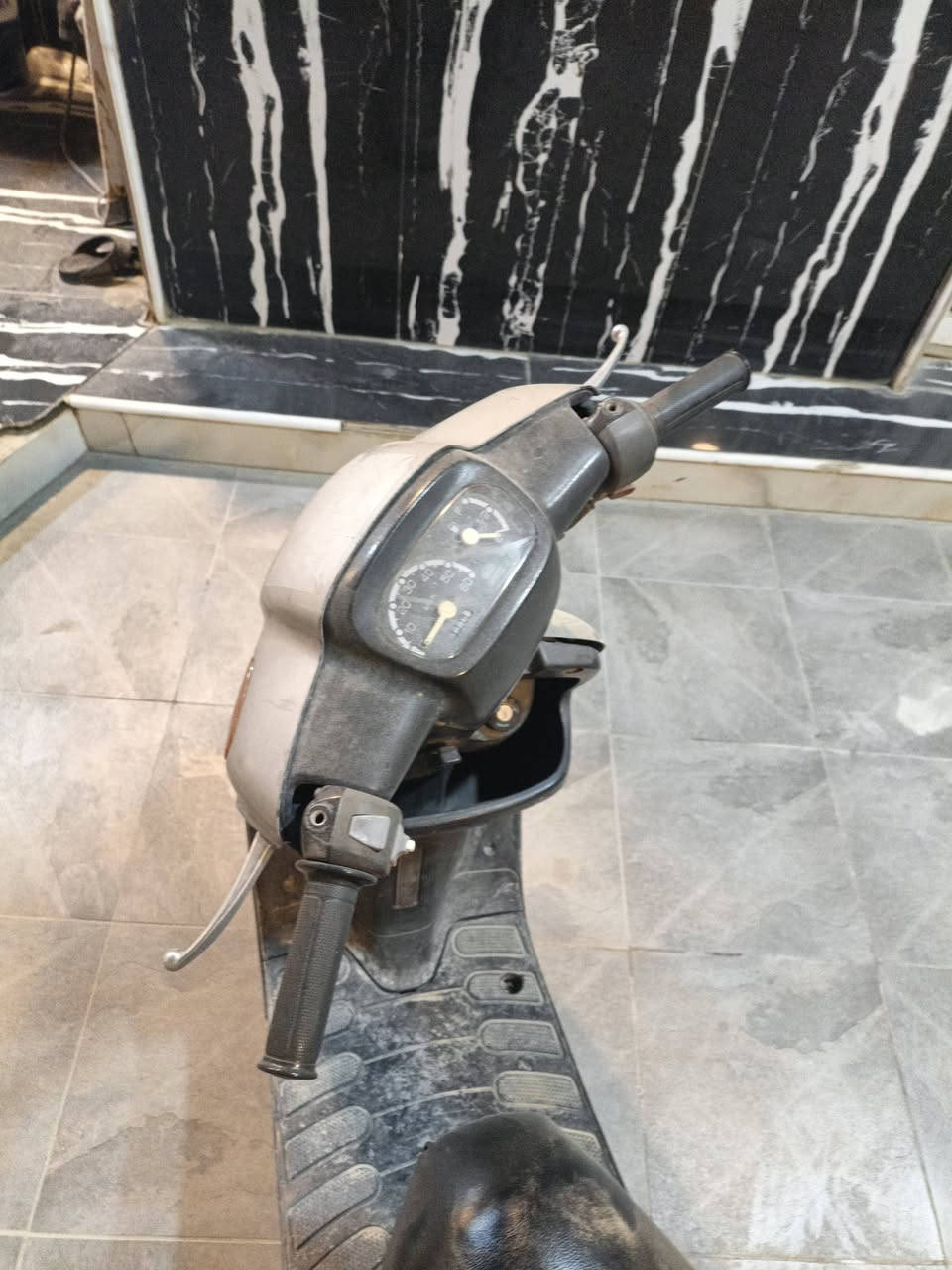 السلام عليكم دراجه بتره للبيع شغاله بس تكطع كفراته كامله ما بيه نقص بس تكطع وانا تاركه شراي يراسلني ب واتساب مكاني ناصريه مركز رقم ***********
