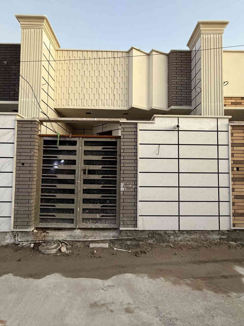 السلام عليكم يوجد لدينا بيوت  للبيع مساحه 100متر وا مساحة 150متر هياكل وكامل تسلم مفتاح 🔐في منطقه ام الكبر غزلان مقابيل حي اور 600شارع علوه زوين مقابيل مخبز الروعه 
كافه الخدمات متوفره 
التبليط والمجاري والماء والكهرباء والاناره 
الاستفسار على هذا الرقم ***********
