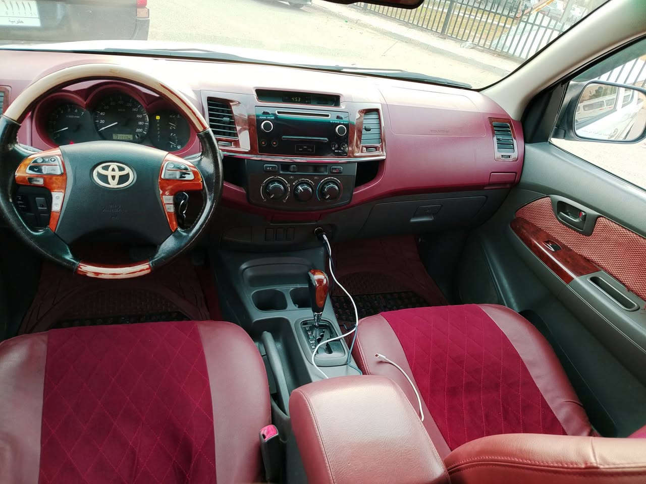 ..السلام عليكم 
هايلوكس موديل 14 
سياره بلادي مكفول من الضرب لا تبديل سونار موجود بل منشور 
كير محرك تبريد مكينه كفاله عامه بلادي 
تخم تاير شواصي مكفولات بلادي 
دوخل نظيفه سياره حلو معنا الكمله بل عافيه ياخذها 
رقم سليمانيه نكليزي سنويا جديد هزه جديد 
تحويل شوكت ما يعجبك حولك 
جاهزه من كل نواحي بل عافيه ياخذها سياره 
كير اوتوماتيك 
سعار سياره 195بي مجال شي بسيط 
العنوان بغداد بلديات نتصل وتدلل 
***********
