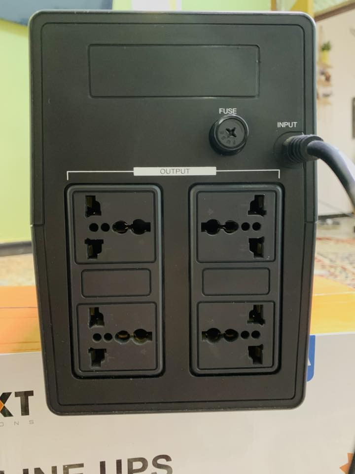 يو بي اس شركةNEXXT شباب هاي الفئة يسموها لان يعني بي رافع للفولتية بسيط مثل اذا فولتية ١٨٠ وثابتة راح يرفعها لل٢٢٠ مستعمل قلبل اخو الجديد بطاريات ثنين حجم 9 امبير 
توصيل ما عندي مكاني مدينة الصدر تجيني وتفحصة وتقتنع يلة تاخذة                 سعرة.  65الف
هاتف***********
