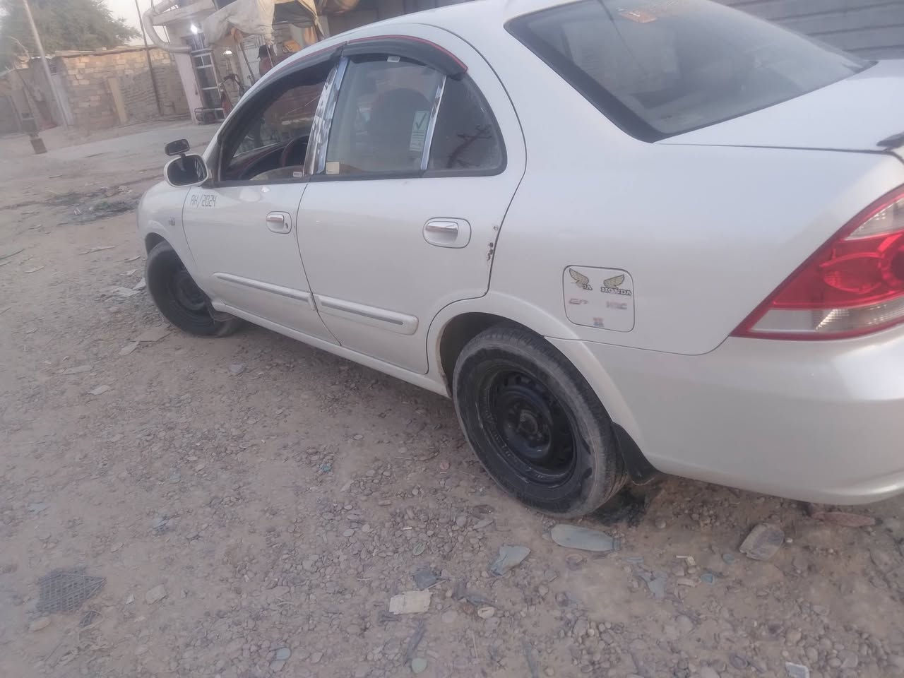 للبيع السعر 
80 وبيها مجال 
***********
