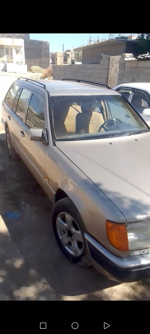 سلام عليكم مارسدس دب 1991مكينة بطة رقم بغداد مصبوغة عام معمرة جديد مكاني الشعب الثعالبة  سعر 40اوبيها مجال بسيط للستفسار ***********
