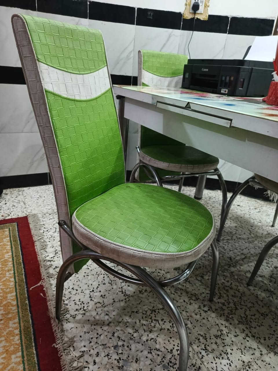 للبيع سعر ١٠٠ وبي مجال ***********
