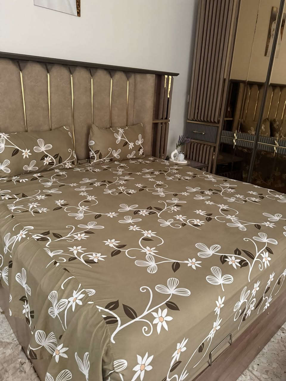 غرفة نوم تركية للبيع
غرفة نوم كاملة تتكون من 9 قطع:

 • كنتور 6 أبواب مع قاصّة

 • سرير خزن كبير

 • ميز تواليت مع مرآة

 • كومودينات

✨ مميزات الغرفة:

 • خشب تركي ثقيل ومتين

 • إنارة داخل الكنتور والسرير وميز التواليت

 • تصميم جميل ونظيف جداً

 • استعمال قليل

للاستفسار خاص  عنوان بغداد الشعب 

�


**إذا كنت صاحب هذا الإعلان وتريد حذفه لأي سبب، رجاءا أرسل رسالة إلى الدعم الفني**