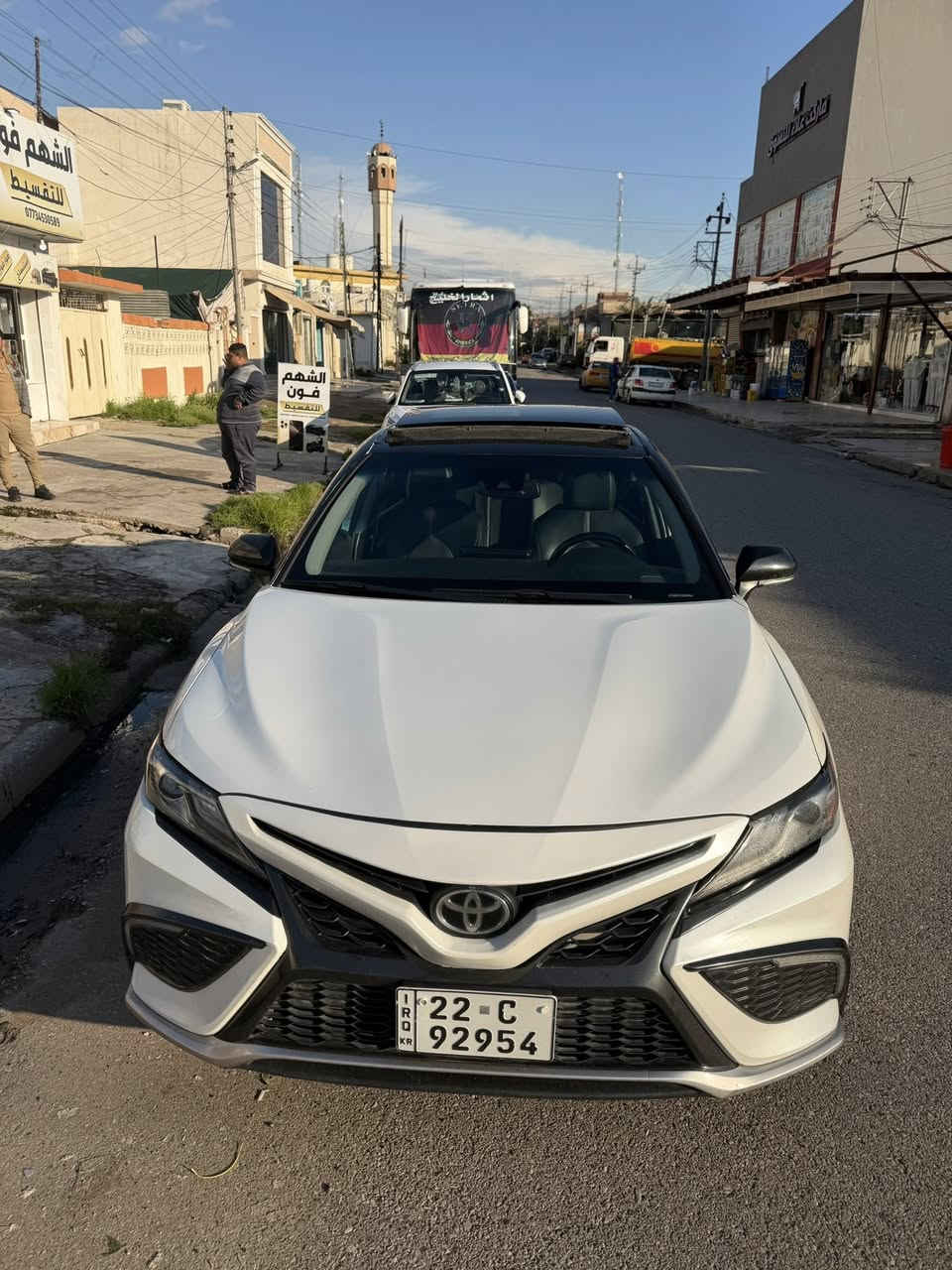 سلام عليكم
كامري 2022 
XSE فول مواصفات 
محرك 2500cc  بانزين 

اللون ابيضّ صدفي ( ملكي ) 
رقم أربيل سنويه وهزه جديد بسمي السياره 

( الضرر أربع قطع اثر سخط بسيط بدون دواخل شرط )
المواصفات 🔥🔥
• شاشة كبيرة
• كاميرا خلفية 
• رادار امامي
• مانع تصادم
• محدد مسار
• تصحيح مسار
• مثبت سرعه
• مانع انزلاق
• نقطة عمياء
• مانع تجاوز
• حساسات مانع تجاوز
• اضوية اماميه زنون LED
• اضوية خلفية LED
• ليد زنون نهاري
• نظام ECO + TRIP 
• نظام GPS + خرائط
• نفكيشن
• 3 أنظمة قياده ECO / Normal / Sport 
• اوامر صوتيه
• بلوتوث
• مدخل USB 
كفاله كير مكينه

السعر : 215 وبيها مجال 

للاستفسار  ‭0770 525 9988‬

مكان السياره موصل
