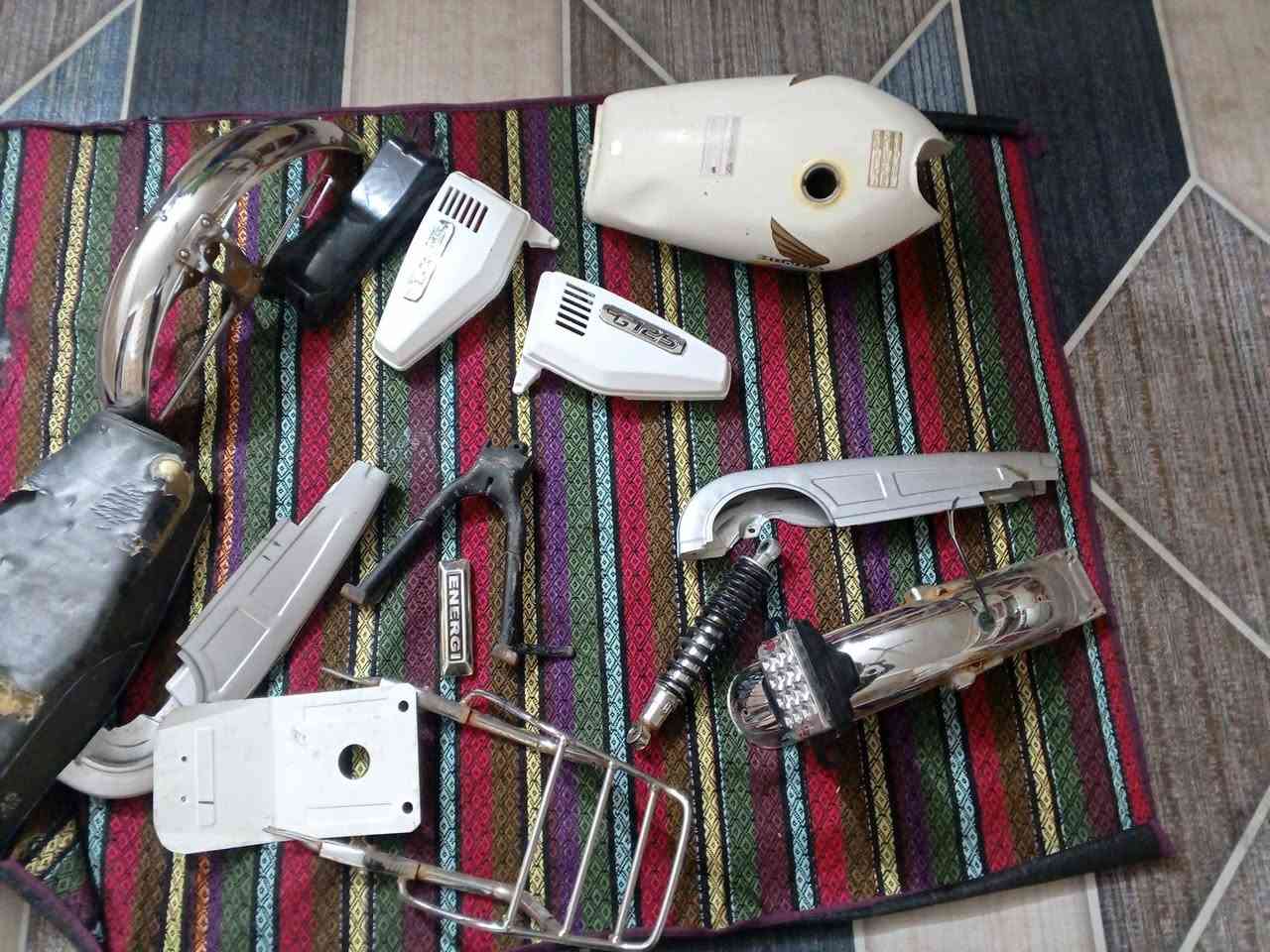 السلام عليكم
ذني الغراض للبيع نضيفات  كلهن ب 60 وبيهن مجال 
مكاني الغراف *********** متوفر واتساب
او علق واني اراسلك
