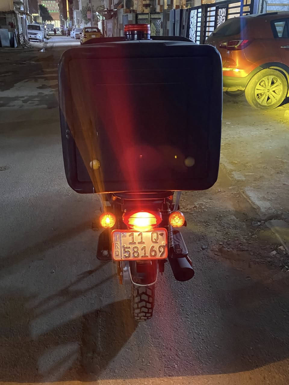 لام عليكم بوكسر للبيع موديل 2023 الدراجه زير زير تجي اتكلب وجيب وياك فيتر شرط الفحص الرقم الانكليزي الدراجه خير من الله متتعب بيها ابد تاخذها كبل تطلع بيها للشغل حلوه كلش واحلا من الصور بهواي مكاني بغداد الجديده السعر 2800وبيها مجال بصيط رقم الهاتف ***********

