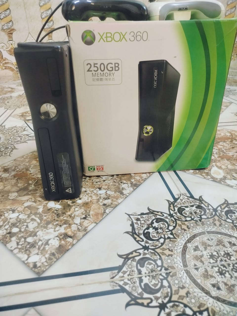 السلام عليكم أكس بوكس 360مهكر سلم يجي ويا يدتين ويجي ويا 143 لعبه مهكره السعر 125وبي مجال  *********** اتصل وتدلل
