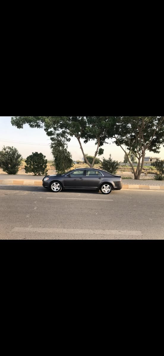 ماليبو 2010🪬
السياره مال جناي كلش جديده ✅
مواصفات 👇🏼
محرك 4 سلندر  
حجم محرك 2400 
كشنات كهرباء
كشنات مخمل
تحكم استيرن 
ثبيت سرعه 
مانع انزلاق 
تبريد ثلج 🥶
تدفئة شغال
بلاجكتور 
الضرر جاملق وباب وصابقيه توحيد لون اني احسبه حزام 
، بدون دواخل، بدون تبديل 
گير محرك بشرط كلش جديد 
رقم سنويه كله جديد لحد 2030 بسمي شرط تحويل 
مكاني ؛ صلاح الدين بلد📍
السعر ؛ 65ورقه وبيها مجال 💸
هاتف ؛ ***********
ملاحظة/ سياره برغي نقص مابيها بس الستيرن قبل فتره صار صوت من يفتر جاهزه مال جناي 💯
