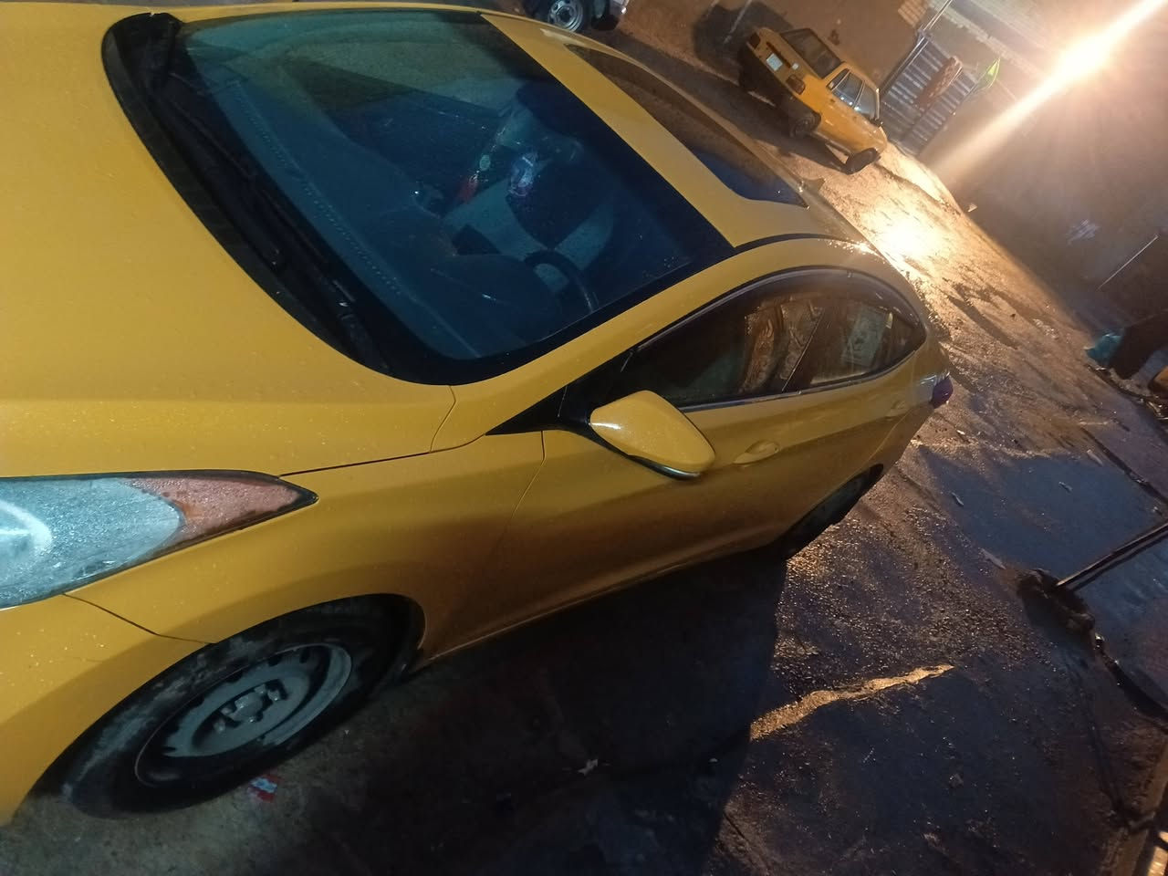 السلام عليكم سياره انتره مديل 13يساره بصمه وفتحه موصفات فول 
سعر 100وبيه مجال رقم ***********
