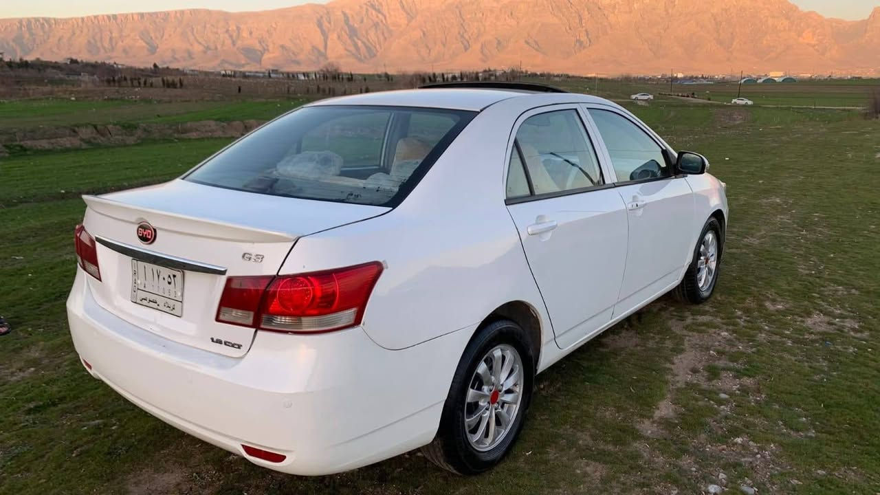 بیوایدی 2013 بێ بۆیاغ و بێ دەعم و لێدران گێڕ و مەکینەی بیلاد بەلام مەکینەی کەمێک دووکەڵ ئەکات کە بەیانیان  هەڵی ئەکەیت سێ مۆدی لێخوڕین ئۆتۆماتیک عادی سپۆڕت بەسمە سلایت حاسە کارەبای مەزبووتە شاشە  ئایپات تەبرید سارد و گەرم سەنەوی پلاستیک جنوب بەشەرتی  ئەوەلیات وخەرامە قەرز و قیست ئەگەر مشتەری نیت تکایە سەرم مەیەشێنە نرخی 35گەڵا ژ.م *********** شوێن سلێمانی السليمانية, العراق
