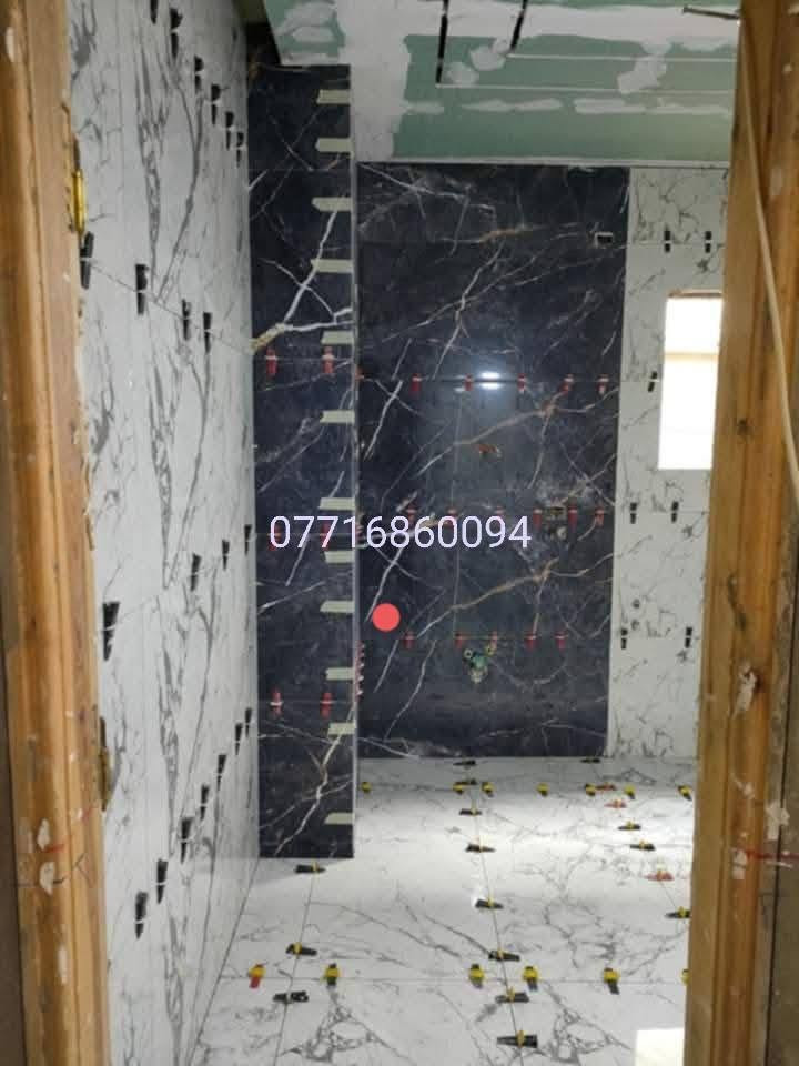 خلفه سراميك ومرمر  اخذ عل متر وطلع بل يوميه***********
