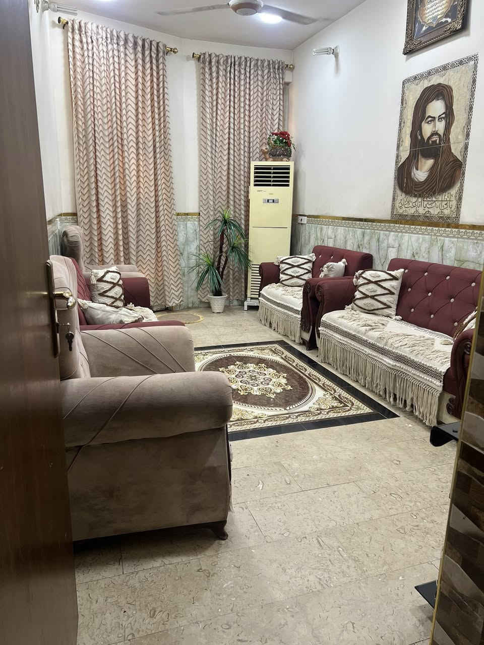 بيت مساحة ١٢٥ طابو ملك صرف مساحة ١٢٥ واجهة ٦ وربع نزال ٢٠ طابقين وبيتونة مع تشجير ١٠٠ متر 
يحتوي على استقبال ومطبخ وثلاثة مجاميع صحية 
ومساحة درج مع غرفة نوم في الطابق الأول وثنان غرف في الطابق الثاني 
البيت كامل بناء حديث 
العبيدي حي الرئاسة شارع ٢٠ قرب أفران الزيتون 
***********
