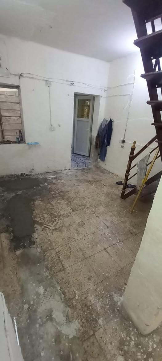 دار في حي القاهرة بضهر جامع النداء
قرب الشارع العام ٥٤ متر
طابق الارضي صالة ومطبخ وطارمه اماميه وخلفية والخدمات
الطابق الثاني غرفة صغيرة + غرفة كبيرة وبالكونه 
٣٧٥ الف الاجار
***********
***********
