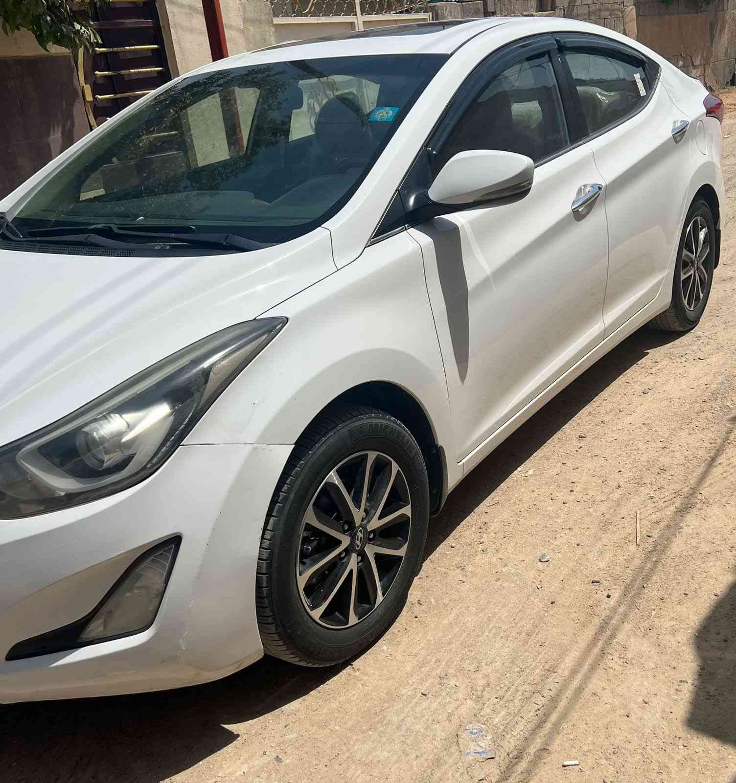 النترا خليجي موديل 2015  للبيع لايوجد ضربه ولا صبغ كفاله عامه. يمكن الاستفسار على الرقم ***********  رقم المركبه بغداد إنكليزي
