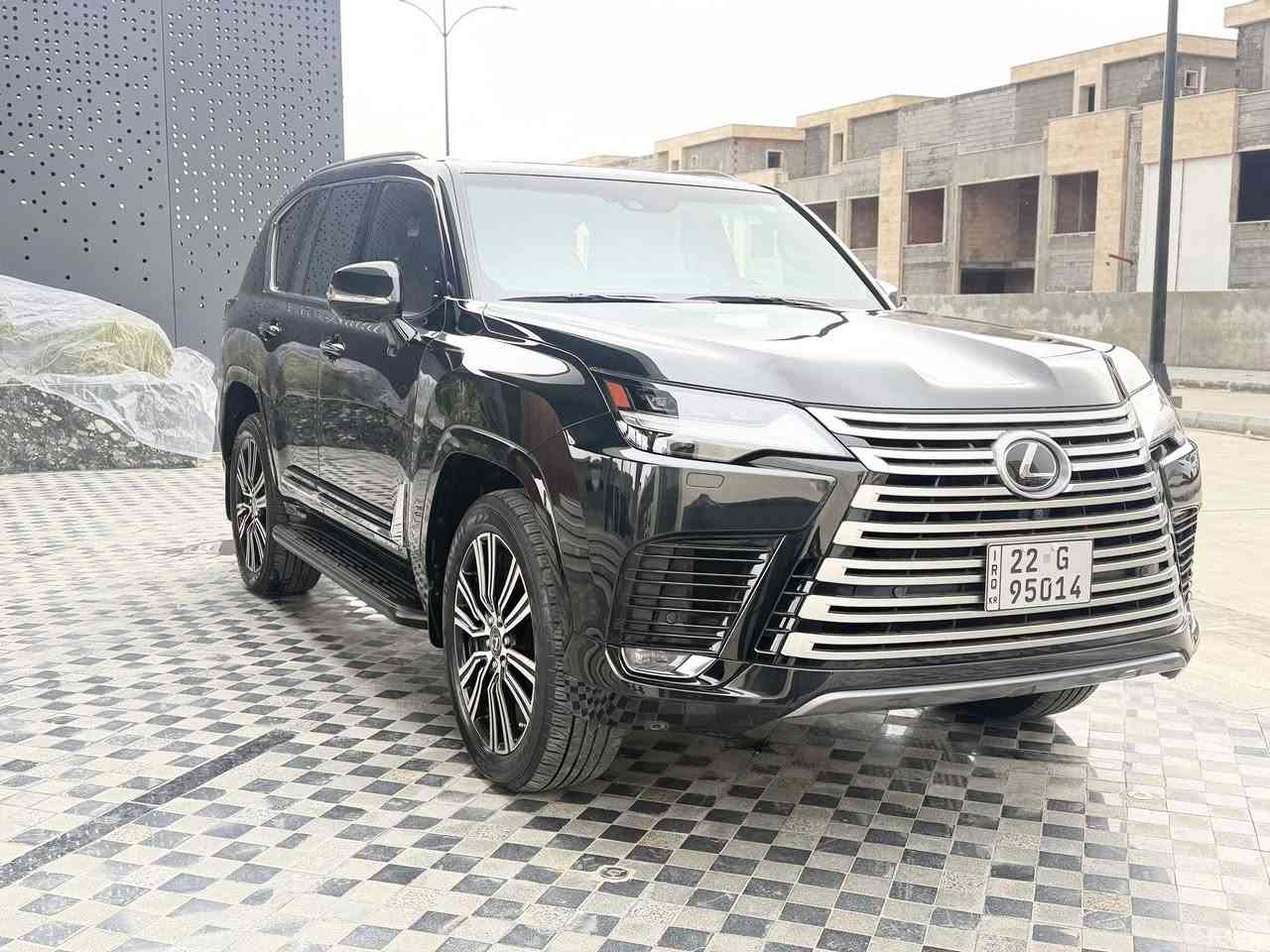 سلام عليكم2023 LX 600 ماشية 15,000 km سيارة بريمي درجة١ 25 سماعة سيارة مكفولة صفر صفر مابي مولاحزة***********
