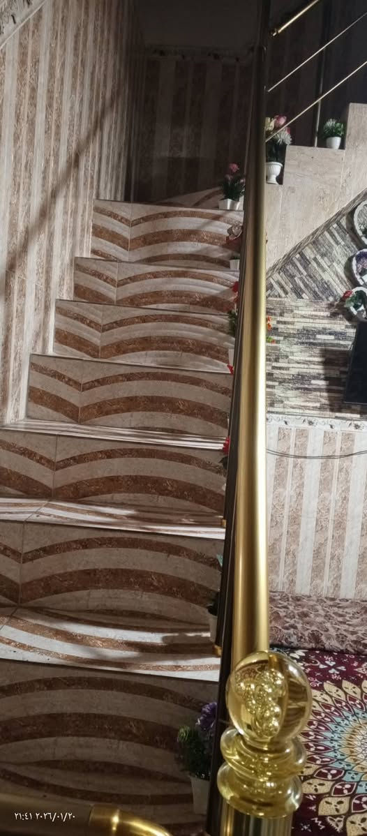 بيت للبيع
متكون من غرفتين نوم ومخزن وحمام ومطبخ حار بارد وهول واستقبال بيت فوووووول سيراميك سقف ثانوي السطع شتايگر
المساحه البيت 275 كامل الخدمات
الموقع بنجا علي خلف دائره الكهرباء
رقم الهاتف ***********
