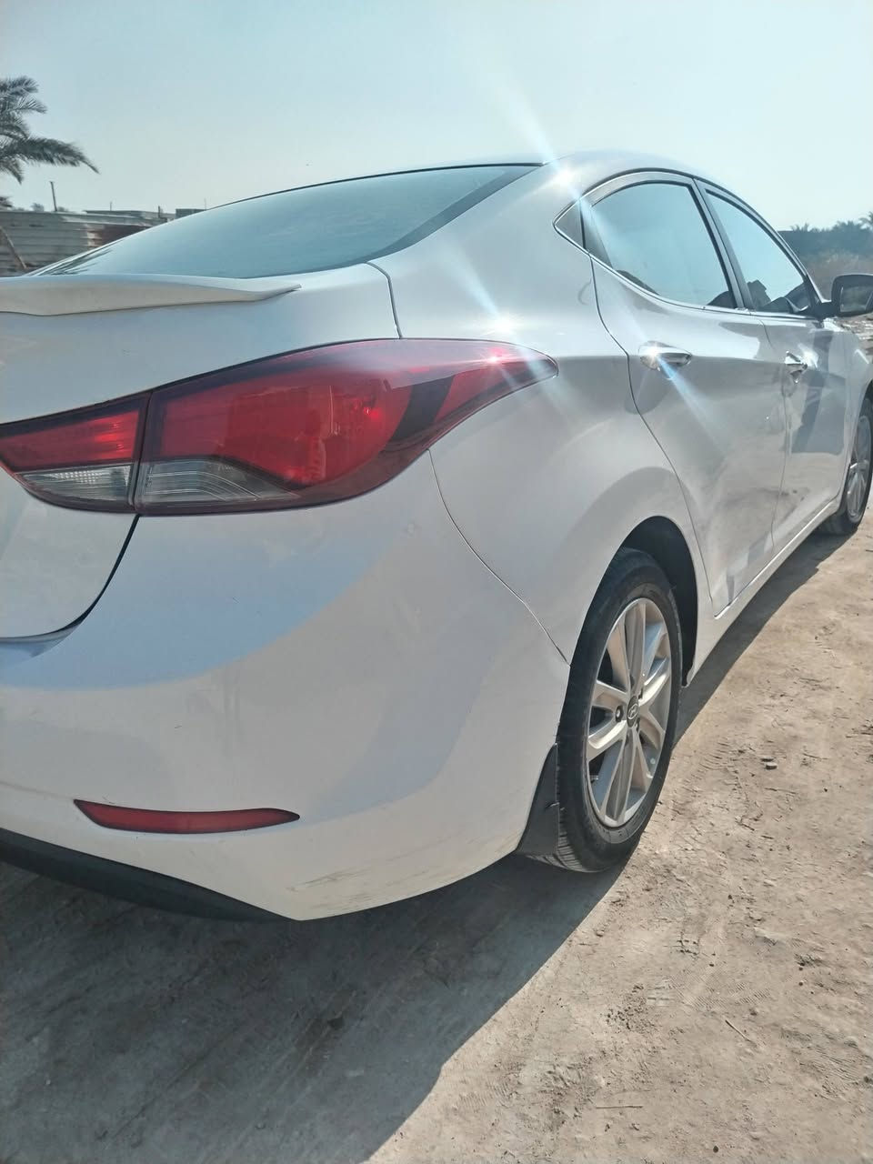 السلام عليكم
النترا 2015  خليجي 
 رقم بغداد  
فول مواصفات السياره  
محرك 2000
فتحه سلايت 
كاميرا
حساسات 
كشنات جلد  
كشنات خلفي قلاب 
قطعتين تبريد 
يدات نيكل 
 خمسه ويل كب 
انضمه قياده 
تحكمات ستيرن جهتين 
السياره مفوله مواصفات خير من الله  
ملاحظه (سياره بيه فقط صبغ بل باب) والباقي كفاله عامه
السعر: 133
 المكان: كربلاء 
الرقم:***********
