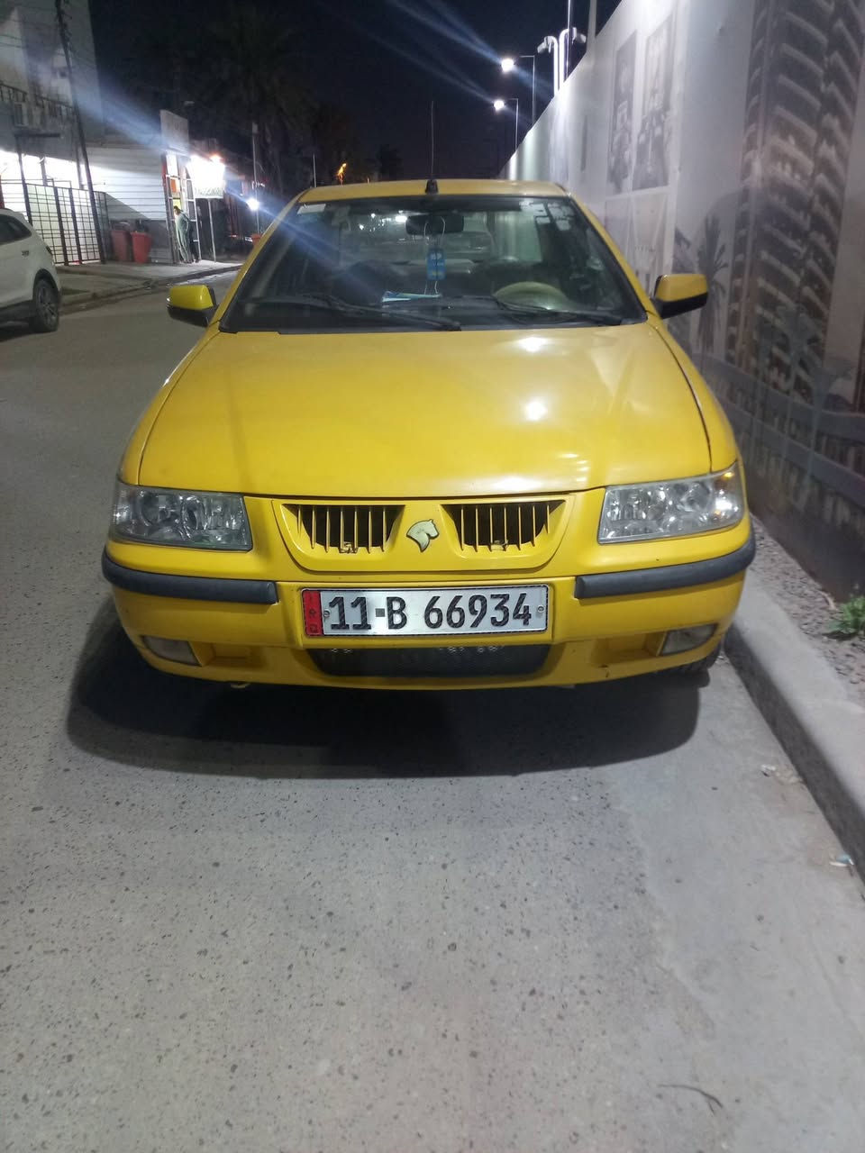 سلام عليكم سمند 2012مكينه مجفته جديده واي تنقيص مابيها خير من الله وغراض كلها اصليه كير جيد كهربائيات شغاله بيها  هزه جديده رقم جديد جامه جديه مصفره هيئه وغرامات ماصار ايام من مصفرها  بشرط كبل تحويل سياره بسمي سنويتها 29 بس يرادلها دوشمه فقط تبريد رادله فريز فقط كبمريسر جديد مكاني بغداد سعر 30وبي مجال شي بسيط  حك الجيه رقمي ***********
