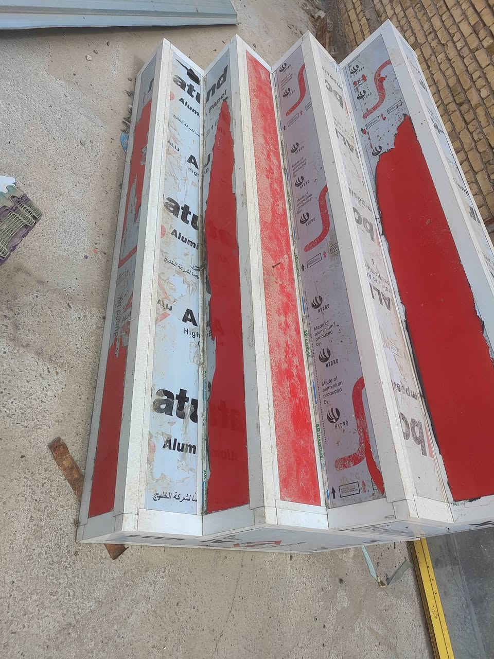 غراض للبيع كلمن وسعره
رفوف خشب 3.90في 1.70

قمريه 4في 6

رف مدرج المنيون متر في 2.25

رف حديد 2.5 في متر 
شيلمان عدد 2 اربع مترات
جسر حديد اربع مترات
جام خانه المنيوم 3متر في 2.5

للاتصال على أو مراسله واتساب***********
