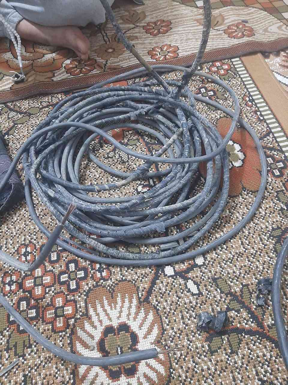 سلام عليكم كيبلين للبيع واحدثلاثي واحدثنائي طول ١٦مترالواحدتواصل عل رقم بي واتساب***********
