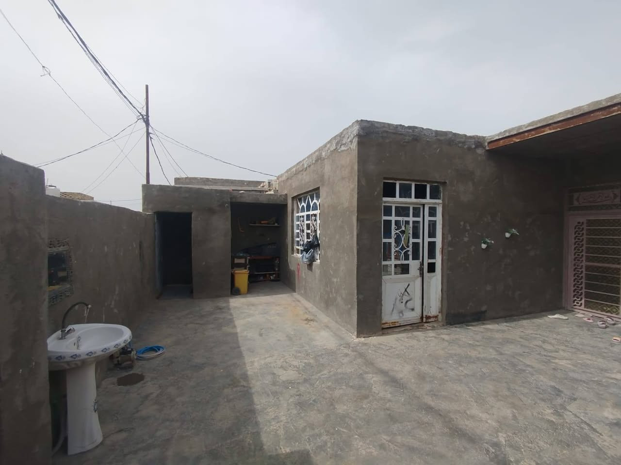 بيع مستعجل السعر قفل  38
مكلف بالنشر
بيت للبيع بمساحه 200م يحتوي على 
[ غرفتين وصاله ومطبخ واستقبال وتخاريج داخل وخارج ] 
المكان : الرضوية الثامنة - نهاية الشارع المجاور لمدينة زائري العتبة العلوية ، للاستفسار والتواصل الاتصال على الرقم الاتي فقط 

***********
