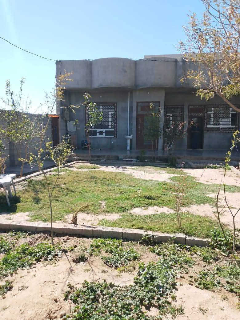 #ماشاء_الله_تبارك_الرحمن 
بسم الله الرحمن الرحيم
السلام عليكم ورحمة الله وبركاته
يعلن مكتب علي الصميدعي للاستثمار العقاري
عن توفر دار للبيع المساحة ٧٥٠ متر الوجهية ١٥ متر مربع الموقع قرى الشيخ بابا قرية فرج قرب جامع المدينة المنورة بناء حديث طابق ونصف يحتوي على استقبال ٧ونص*٤ ومطبخ ٥ *٤ وصالة ١٠ *٤ مع غرفتين نوم مساحة كل غرفة ٥ *٤ مع منور وترك حول البيت كاملاً الطابق الثاني
 بيتونة ٦ *٤ وغرفة نوم ٥* ٤ مع كراج سيارة وحديقة ١٥*١٢ متر مع حقل خلف البيت ٢٠٠ متر مسقف كامل ٠٠٠ علماً جميع ارضية الدار سيراميك يحتاج فقط سقف ثانوي عرض الفرع ١٣ متر ٠٠٠ للاستفسار عن السعر وباقي التفاصيل الاتصال المباشر بصاحب الدار
📞 *********** متوفر واتس اب
📞 *********** متوفر واتس اب
او زيارة مكتب علي الصميدعي للعقار الكائن في ديالى ٠ جلولاء ٠ حي الشهداء ٠ مقابل اتحاد شباب جلولاء ٠ ودائرة التقاعد ٠
@إشارة
