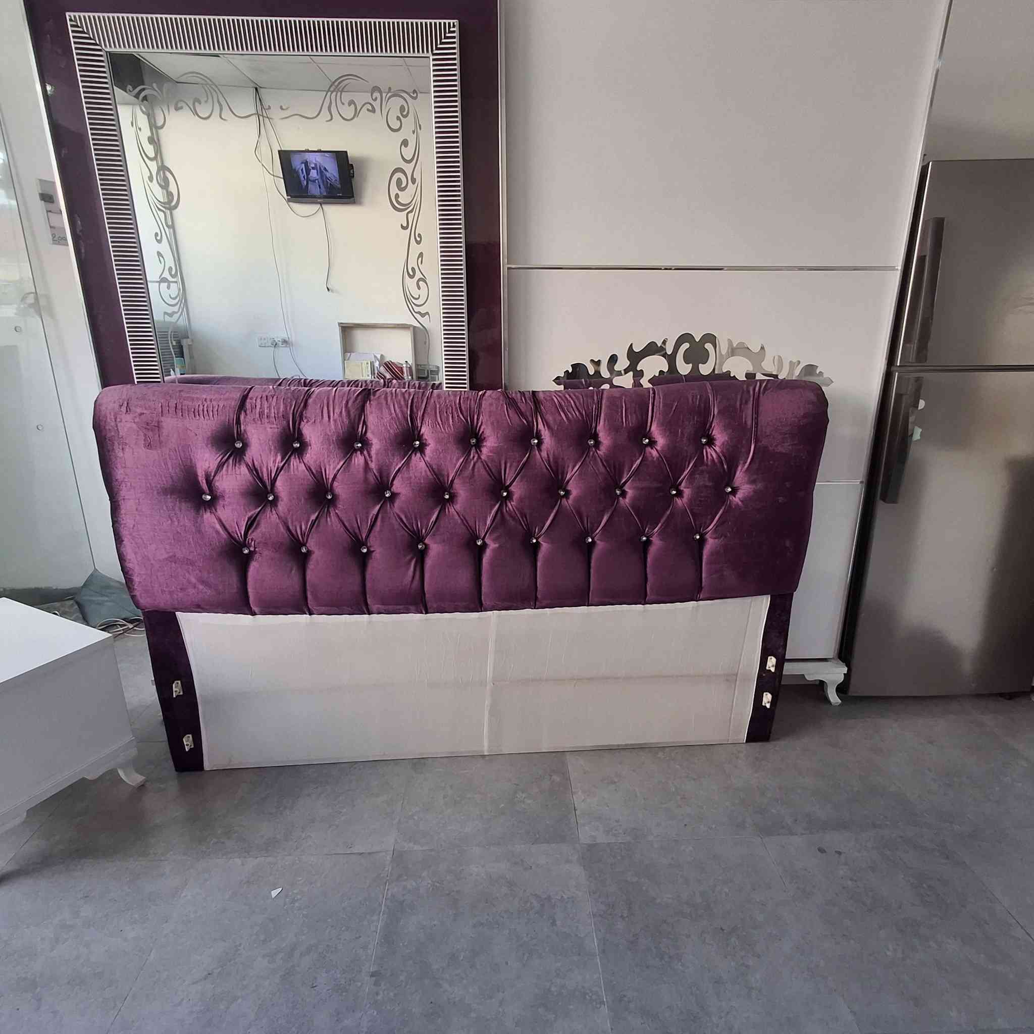 السلام عليكم غرفة نوم ماركه تركي اخت الصفر واصل للمنزل داخل أربيل مع الشد والنقل رقم تواصل وتساب ***********
