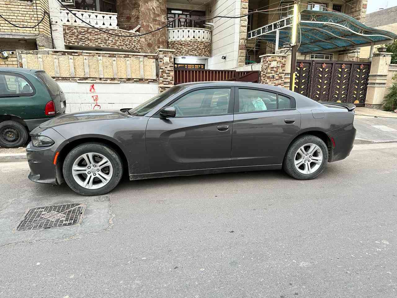 سلام عليكم
المواصفات:
 • موديل: 2020
 • الفئة: SXT Plus
لون نفطي
 • كشنات تدفئه تبريد
 • المحرك: 6 سلندر
 • ستيرن تدفئه
 • كاميرا خلفية
 • حساسات
 • جلد
 • تحكم في الستيرن
 • تشغيل ذكي عن بعد 
وكامله مواصفات معروفه مال بلاس
 • السياره ٣ قطع دعاميه مبدل نفس اللون 
جاملغ وبنيد مبدل  وباب خلفي طعجه خفيفه ما تبين بالصوره بارد يحتاج
 
السعر 
19,300$
وبيها مجال للشراي

للاستفسار ***********
