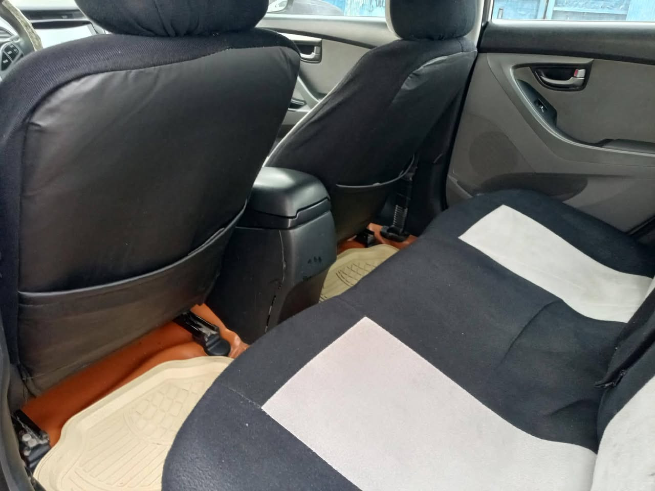 سلام عليكم إلنترا موديل 15
رقم بغداد  انكليزي
***********
