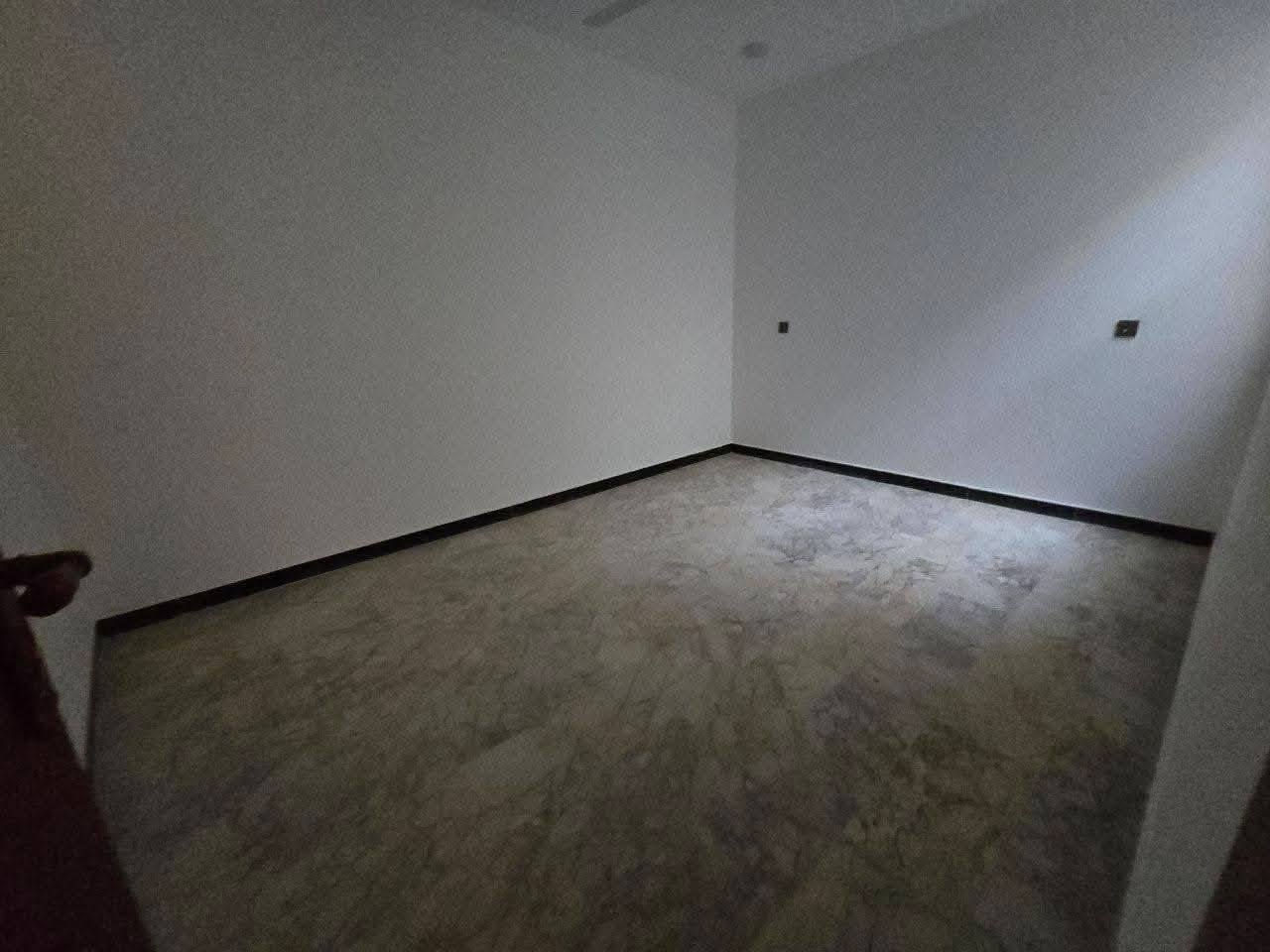 للبيع بيت ١٠٠ متر واجه ٥نزال٢٠  جديد بناء ٢٠٢٥مدخلين واجه حديثه مطعم مرمر ارضيه مرمر ٤غرف نوم حمام عدد٢ صاله وهول و مطبخ حار و بارد بناء درجه اولئ شبابيك ابواب المنيوم بغداد  الدوره شارع ٦٠ قرب النائبه وحده الجميلي السعر ٢٣٨ الاتصال *********** صاحب الدار
