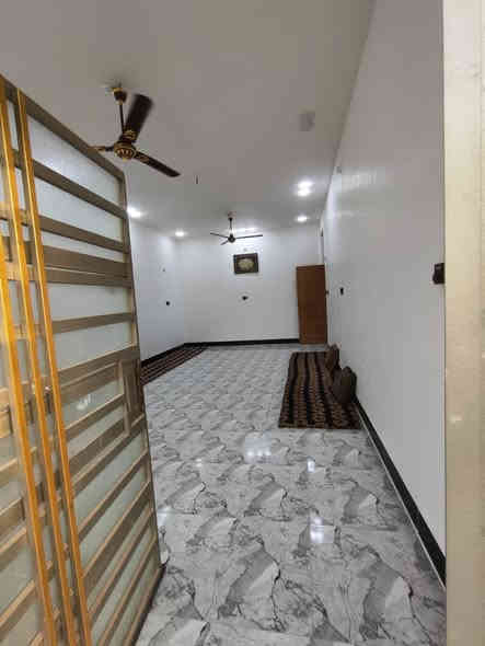 البيت للبيع طابو زراعي الحمزه الغربي مساحه البيت 380متر سند 25ركن على شارعين..شارع 6 ونص والشارع الجانبي 7 متر..الواجهه 17 متر ونص النزال 22 متر.. البيت صب كونكريت درجه اولى البيت مكون من  استقبال 9متر/4ونص صاله 8/12..مطبخ بارد مفتوح 6/5 مع مطبخ حار داخلي.. غرف نوم عدد 2. مساحه الغرفه.6/5..صحيات داخليه 3/3.. صحيات خارجيه..3/2 منور عدد2..حديقه مع طارمه كبيره.. وكراج سياره وحديقه جانب البيت مساحته 50 متر تقريبآ ..خدمات كامله  البيت جديد ودرجه اولى سنه البناء نهايه سنه 24.
شارع علي قمارة قرب اسواق حسون مخيف مداور مباشر بأسم المشتري 
للاستفسار الاتصال على الرقم 
***********
او مراسلتنا وات ساب ماسنجر.

السعر ١٢٥ وبي مجال
