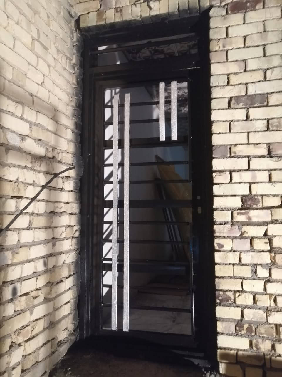 السلام عليكم صباغ شبابيك و بيبان و محجرات بنسب السعار التصال أو واتساب *********** رفع المنشور كلمت يا الله
