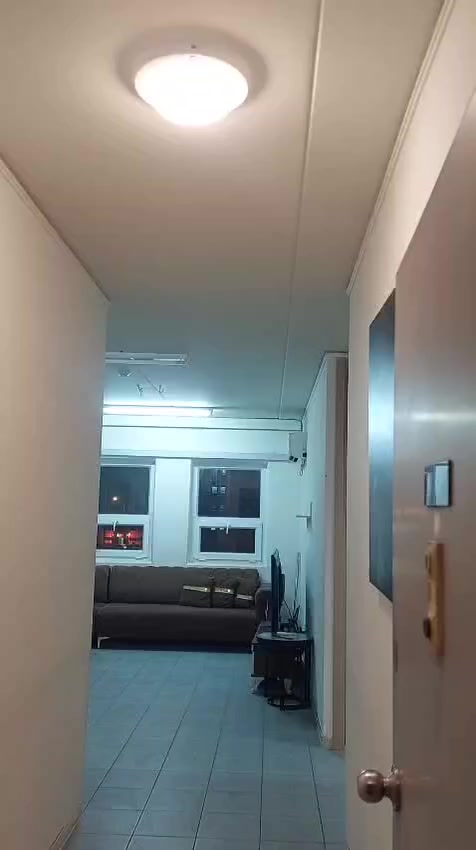 شقه 100م
العنوان... B1 طابق 3 
مؤثثه بل كامل 
ايجار 650 دلاليه 650 بيه مجال بسيط 
***********
