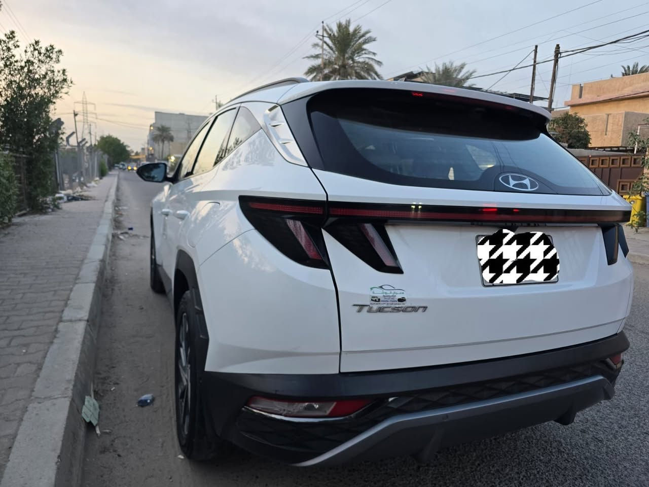 سلام عليكم 
توسان 2022 خليجي رقم بغداد 
فول موصفات عدا الفتحه محرك 2000 دووورش
بصمه تشغل وتشغيل عن بعد وبصمه ابواب وشاشه كبيره كار بلي وشاشه اعطال كامره خلفيه ثلاث وضعيات قياده ايكو وسبورت وعتيادي مع منحدرات سايد بريك دكمه كشنات جلد وكهرباء شحن واير ليس قطعتين تبريد مع منفذ يو اس بي مري شفط واشاير بالمري حساسات موصفاتها هواي السونار بالمنشور السعر 185
لاتصال *********** العنوان بغداد الدورة
