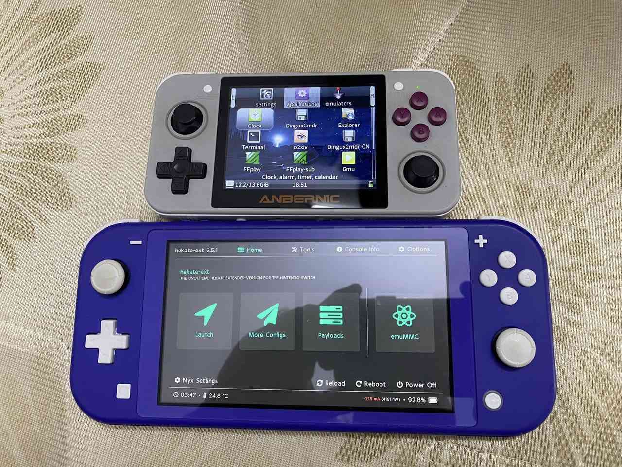 متاح  نيتندو لايت مهكر نظافة ٩٥٪؜ مع رام ١٢٨  مع شاحن      + جهاز  RG350  يشغل محاكيات 

ملاحظة /// ابيع الاثنين سوه 

السعر ٢١٠ 

مكاني بغداد مدينة الصدر


**إذا كنت صاحب هذا الإعلان وتريد حذفه لأي سبب، رجاءا أرسل رسالة إلى الدعم الفني**