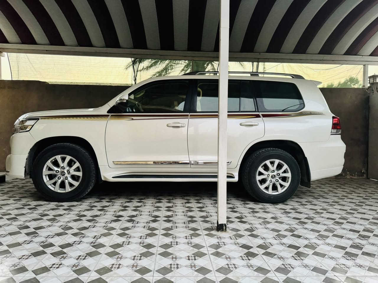 السلام عليكم
لاندگروز 2017 بريم اصل مكفوله كفاله عامه حتى  الدعاميات السياره عندي من الزيرو 

ماشيه 90 الف 

الشراي يتصل ومراوس اراوس حسب القناعه 

***********

‭0771 179 5344
