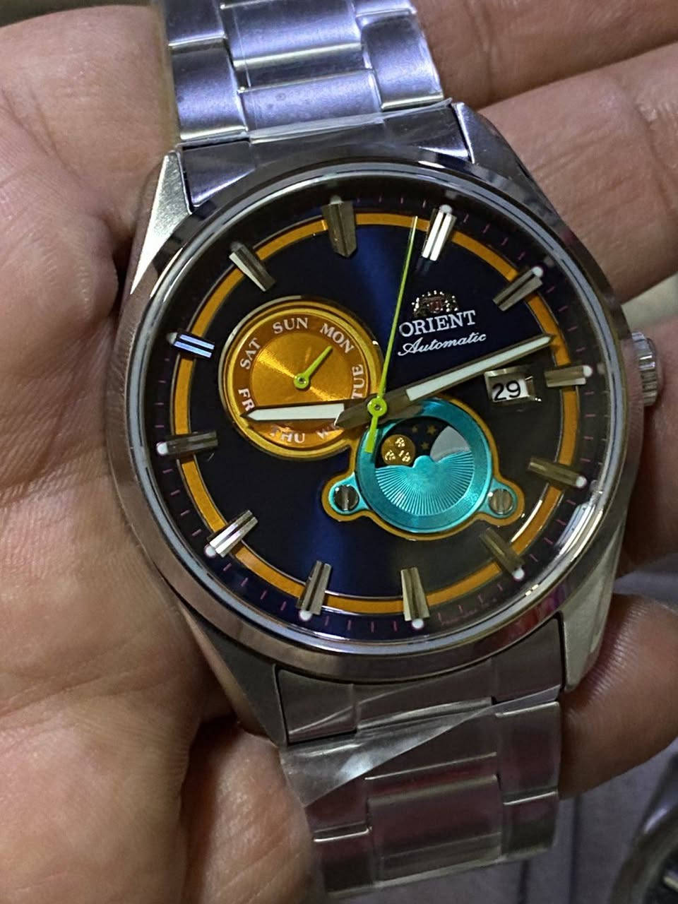 Orient Stretto Sun & Moon 2006
ساعه اورينت ستريتو انتاج 2026 غيرمستعمل مع كامل مرفقات
ماكنه اوتوماتيك و تكويك 
جام زفير ضدالخدش
قطر 41.8
توصيل موجود


**إذا كنت صاحب هذا الإعلان وتريد حذفه لأي سبب، رجاءا أرسل رسالة إلى الدعم الفني**