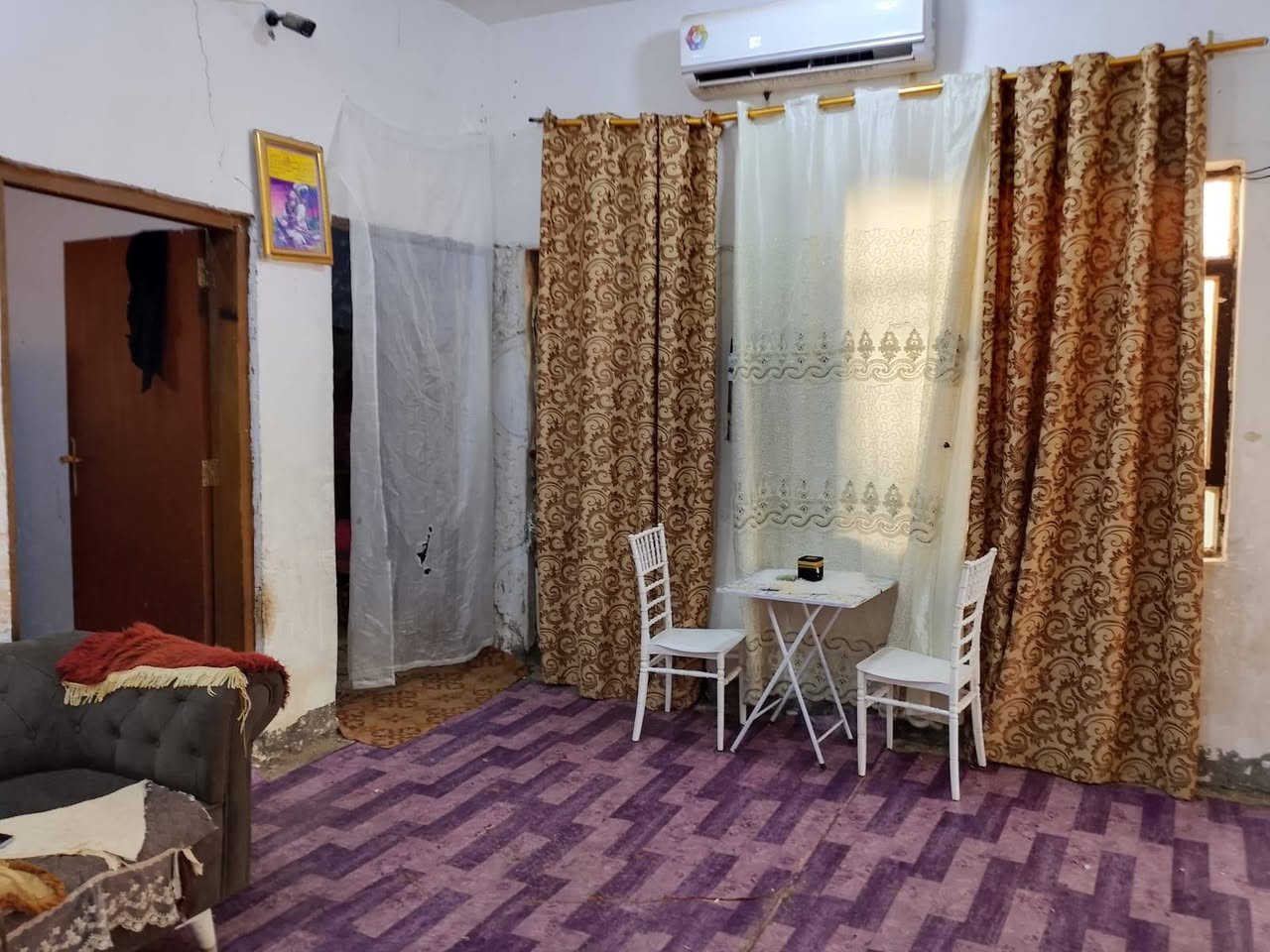 مشتمل طابو زراعي سند ٢٥ قرب المول مساحتة ١٥٠م غرفة نوم وصالة واستقبال ومطبخ مربوط مجاري ثالث بيت عن السايدين بنائة بلوك وعكاده 
للاستفسار ***********/***********
او مراجعة مكتب أمتار للعقار
