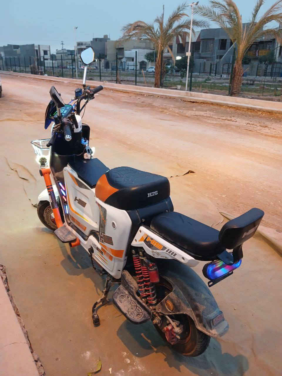 بايسكل شحن
اضويه led امامي و خلفي
 صندوق
شاشة سرعه و شحن
4 سرع
تشغيل عن بعد
بصمة اصبع+شاحنة
الشحن يطول 35 كيلو
السرعة 60 حقيقي
السعر 450
مكاني حلة شارع 80 كربلاء قرب مجمع السلام 
***********
