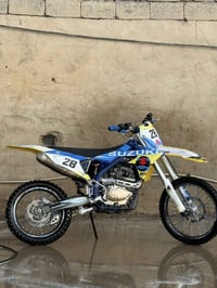 قفاز • rmz • ٢٠٢٥
