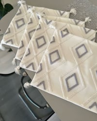 كوشات • تنفيذي حسب الطلب • اللون والحجم