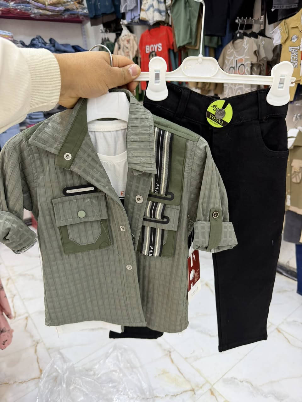 عرض ملابس أولاد: طقم 3 قطع
 • القميص + البدي + البنطلون كابوي
 • متوفر جميع القياسات
 • ألوان متنوعة وجذابة
 • قماش أصلي عالي الجودة
 • المكان: مجمع الحاج، هاتف العامري

لا تتردد، اختار لأطفالك الأفضل!


**إذا كنت صاحب هذا الإعلان وتريد حذفه لأي سبب، رجاءا أرسل رسالة إلى الدعم الفني**