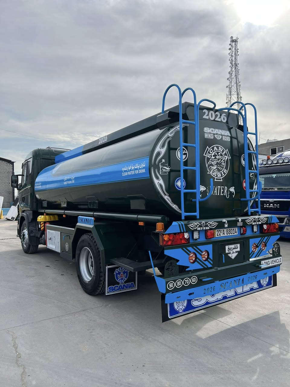 سلامو حليكوم للبيح تنكه ر ماي مؤديل 2001مكينه په مو نؤزل حجم مكينه (300)گير 3/3شانسي بيلادي تويل تانكي جديد مغلوه ن پليت أبيد ما مشتغل هه زه فحس ره قه م جديد سياره بسمي  ***********
