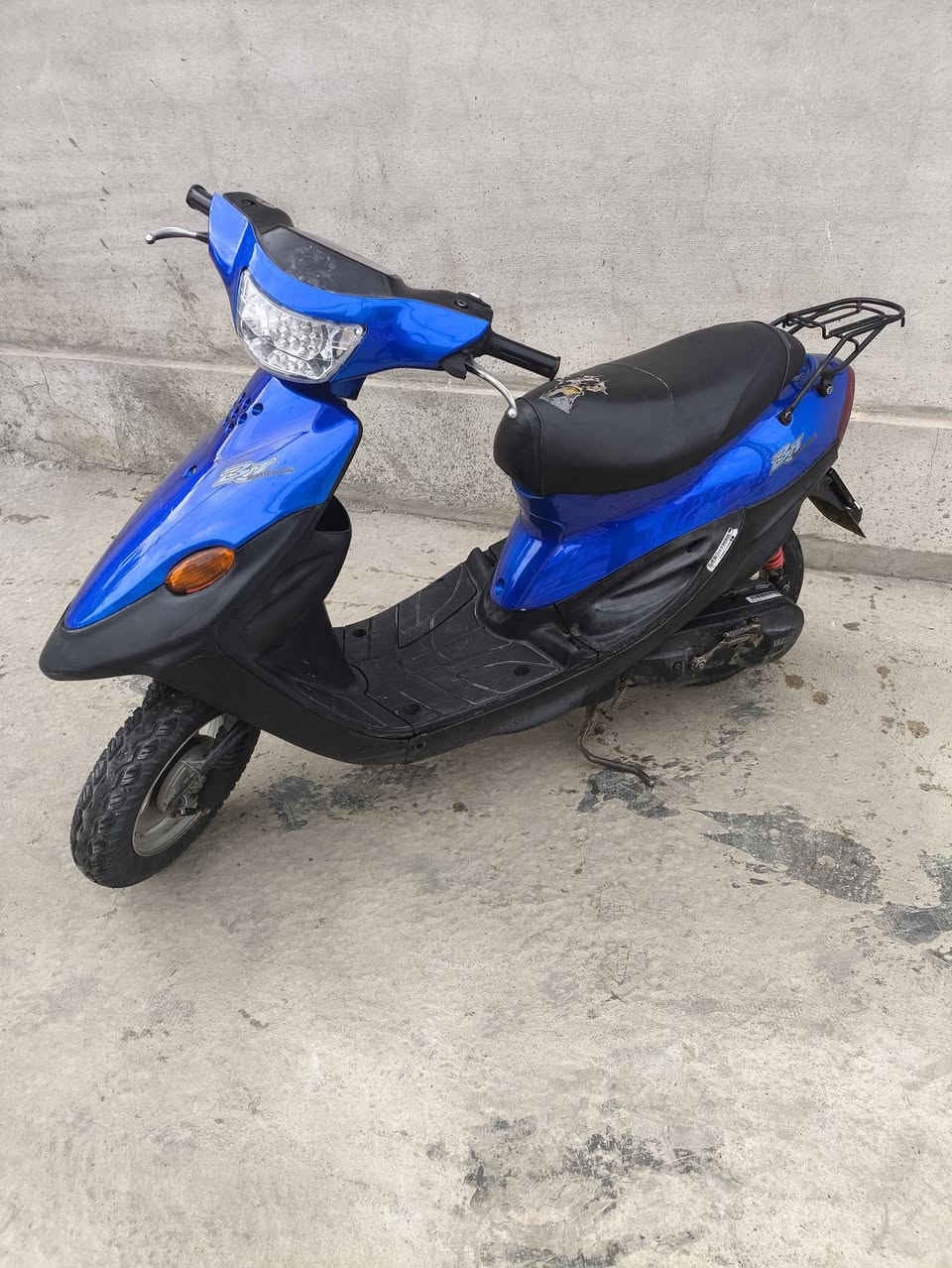 للبيع ماطور نحله 
كهربائياتو كلها شغاله 
تايرات جدد 
السعر.250
الشراي على رقم***********
