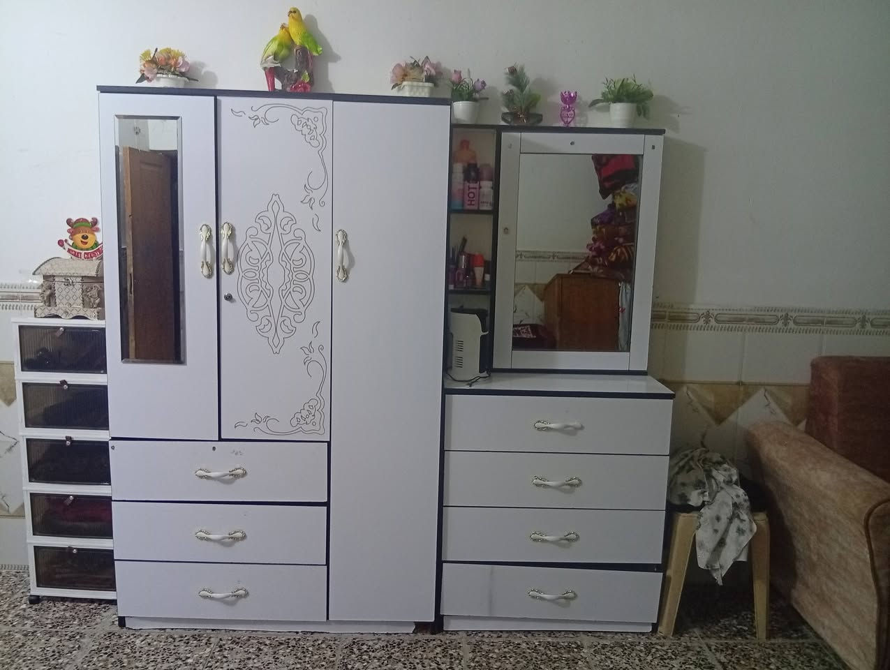 @إشارة 
بيع مستعجل كنتور٣ بوب و٣ جرارات تركي السعر١٢٠ وبيه مجال+ ميز تواليت مرايه سلايت مع اربع جرارات للبيع السعر٨٥ وبيه مجال 
تخم٧ مقاعد ب٨٥ وبيه مجال 
مكان بابل الحصوه حي البلديه
للاستفسار الاتصال على الرقم
 ***********
